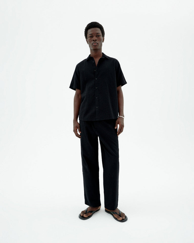 Camisa negra seersucker Tom sostenible-2