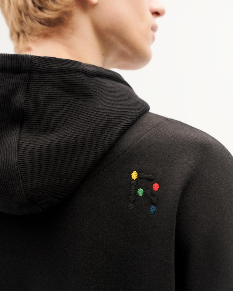 Sudadera negra Andrea hombre sostenible-3