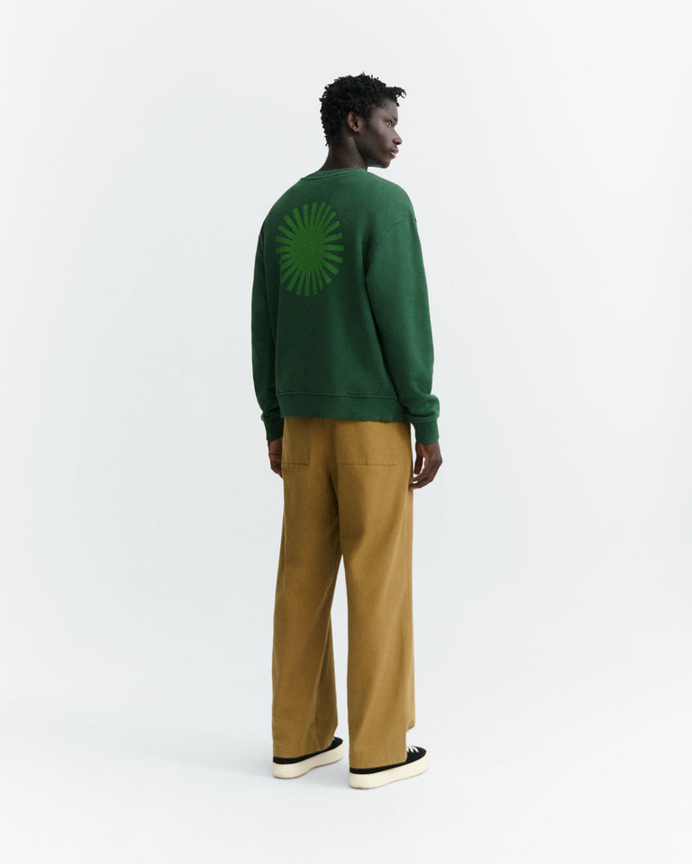 Sudadera verde sol verde espalda Leon sostenible - 4