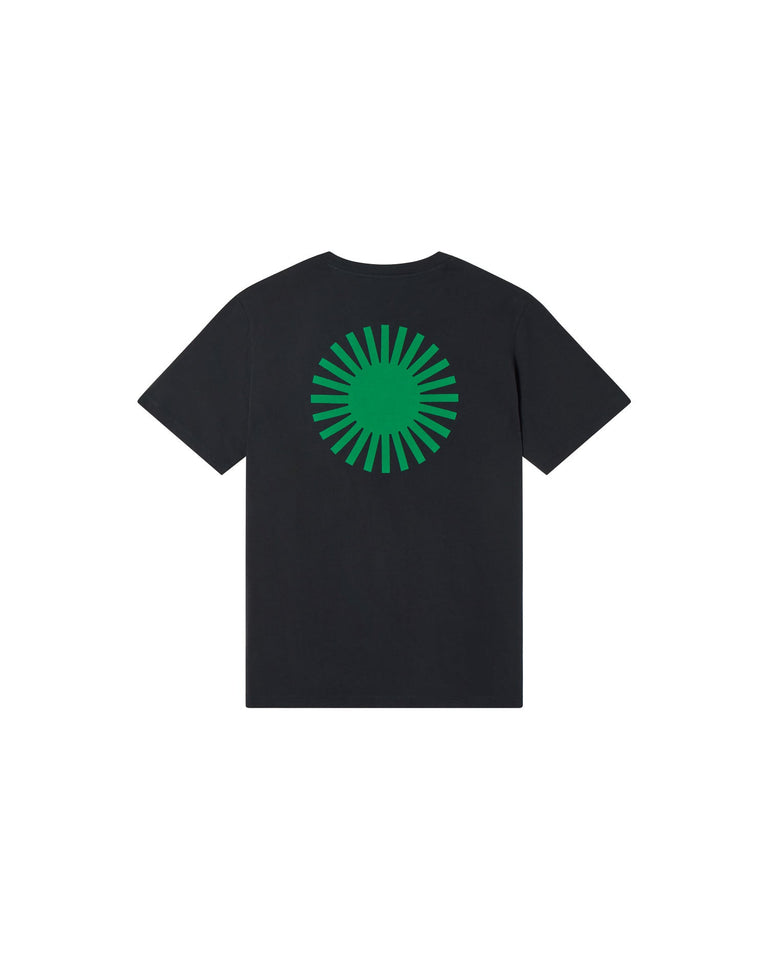 Camiseta negra sol espalda verde sostenible - silueta 1