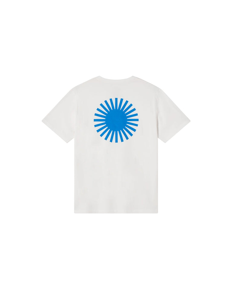 Camiseta blanca sol espalda azul sostenible - silueta 2