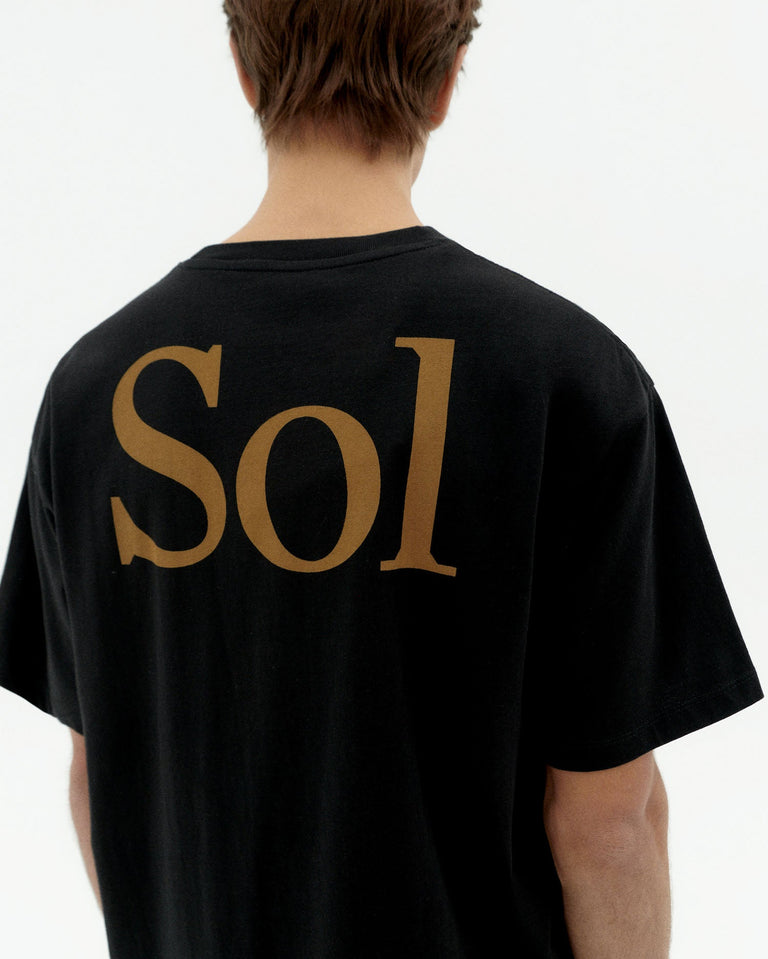 Camiseta negra sol type crudo Aaron sostenible-4