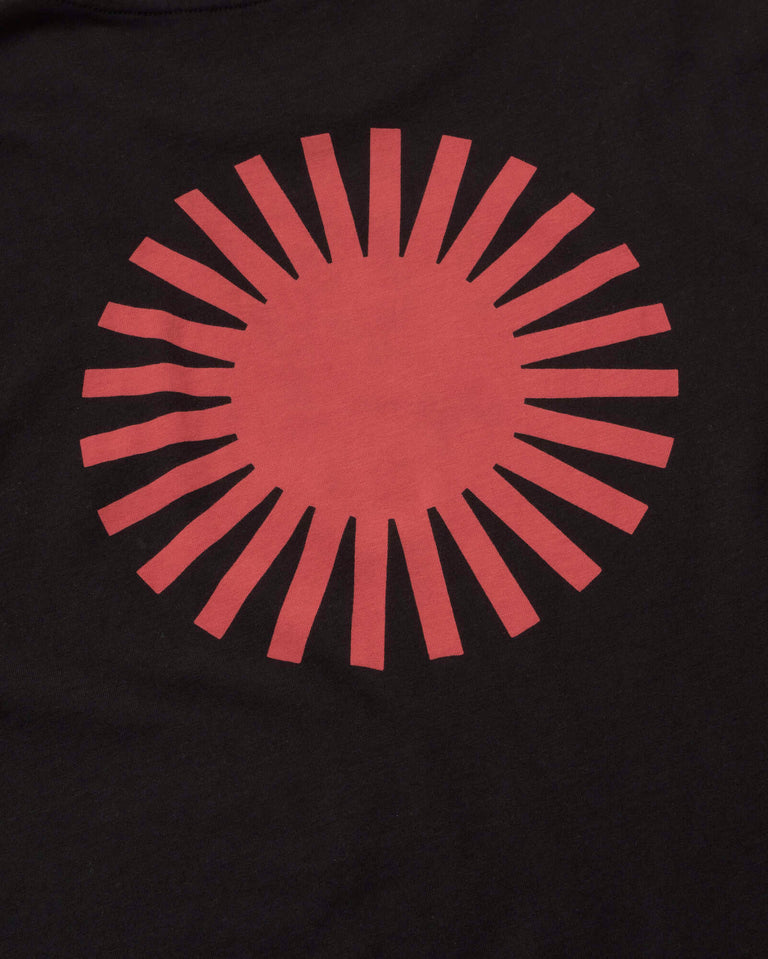 Camiseta negra sol espalda rojo Aaron sostenible silueta - 2