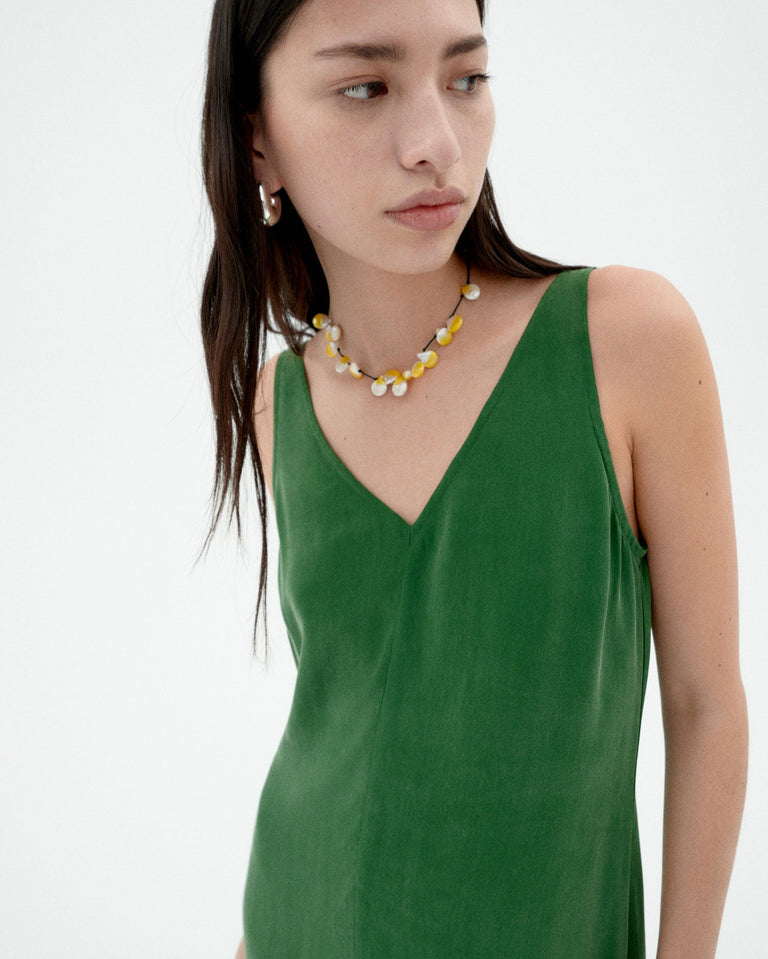 Vestido verde cupro Sade sostenible-3