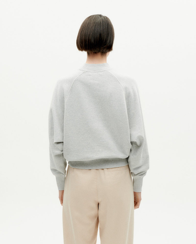 Sudadera gris a Here comes the sun sostenible -5