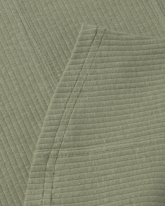Top verde hemp Nadia sostenible silueta - 2