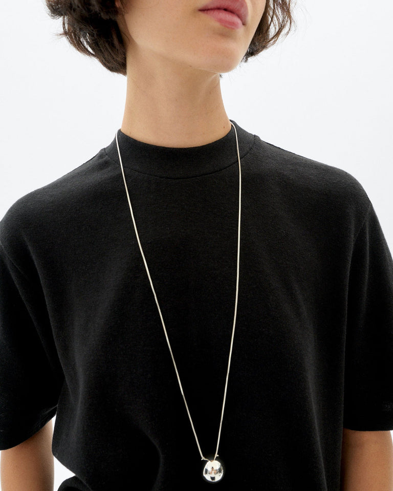 Camiseta negra hemp Aidin sostenible - 3