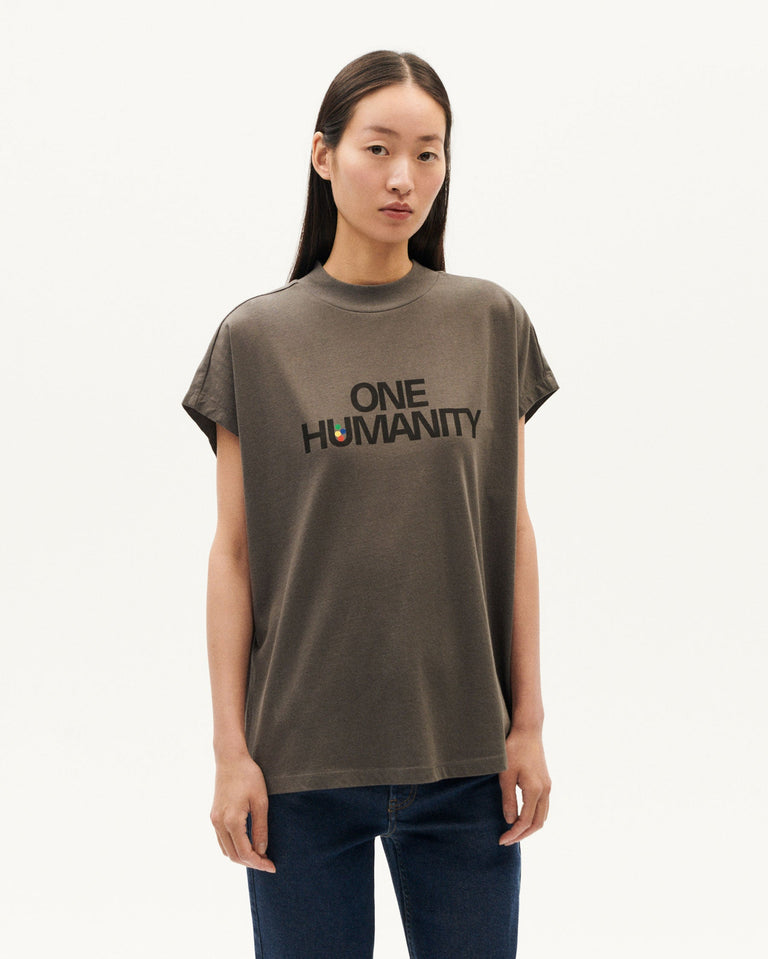 Camiseta gris One humanity Volta sostenible-1