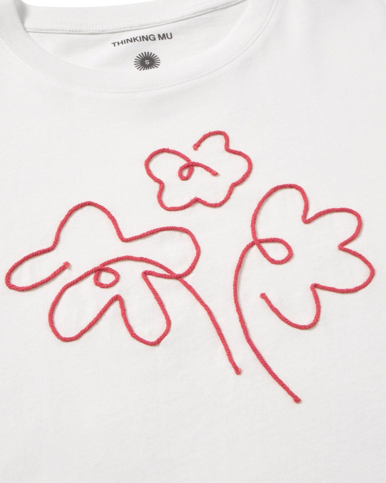 Camiseta blanca bordada a mano flower Lucia sostenible silueta - 2