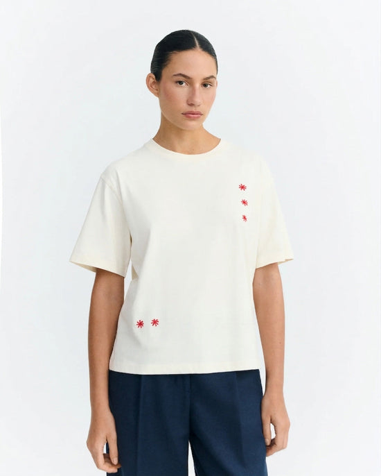 Hand-embroidered t-shirt sole mio Lucia